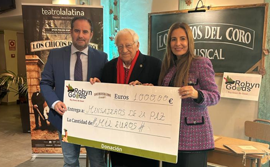 RobynGoods entrega 1.000 euros a la Fundación Mensajeros de la Paz de los fondos recaudados del material promocional del musical “Los Chicos Del Coro”